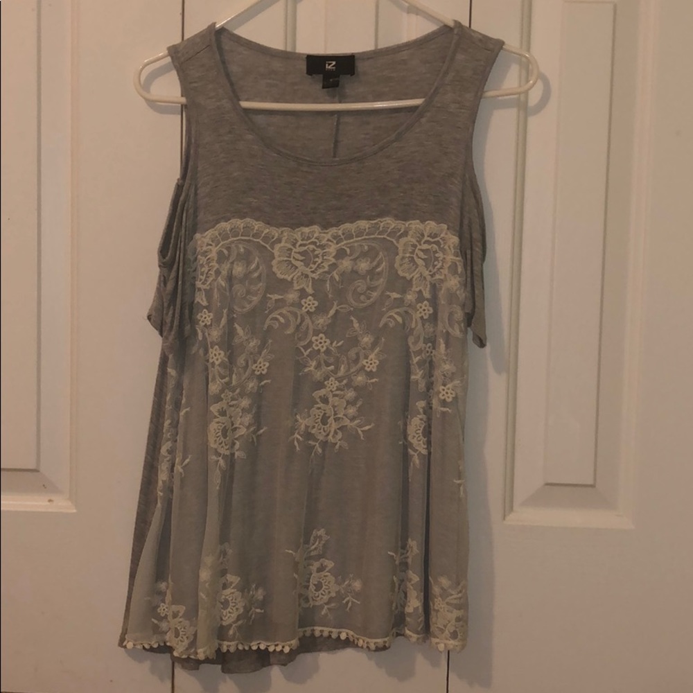 Grey off and on the shoulder top with floral